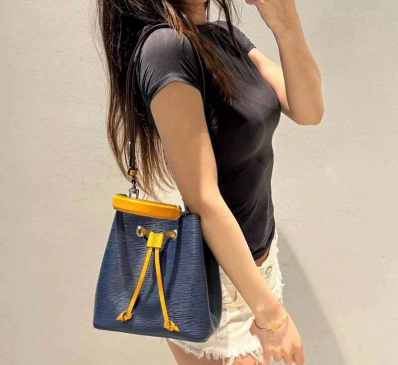 LV NeoNoe BB 水桶 藍色拼色水波紋桶包 芯片款 尺寸約20×13×20 附件塵袋 盒子-0