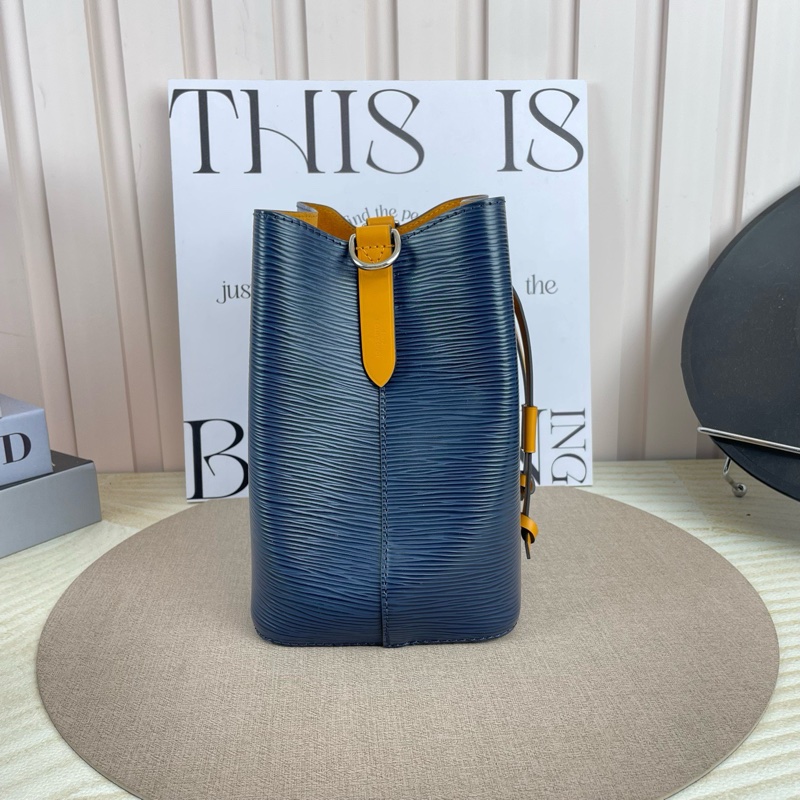 LV NeoNoe BB 水桶 藍色拼色水波紋桶包 芯片款 尺寸約20×13×20 附件塵袋 盒子-6