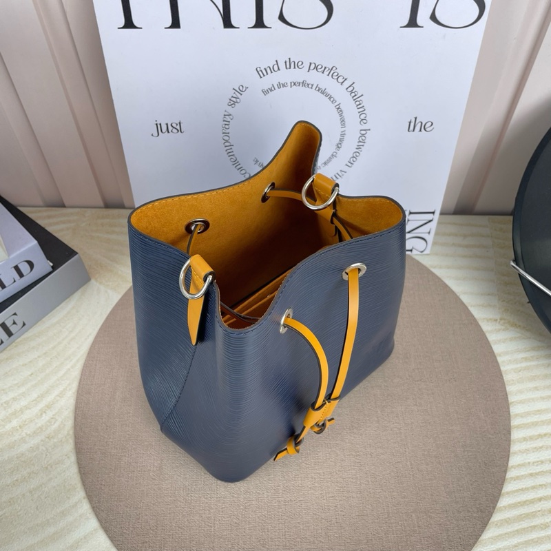 LV NeoNoe BB 水桶 藍色拼色水波紋桶包 芯片款 尺寸約20×13×20 附件塵袋 盒子-7