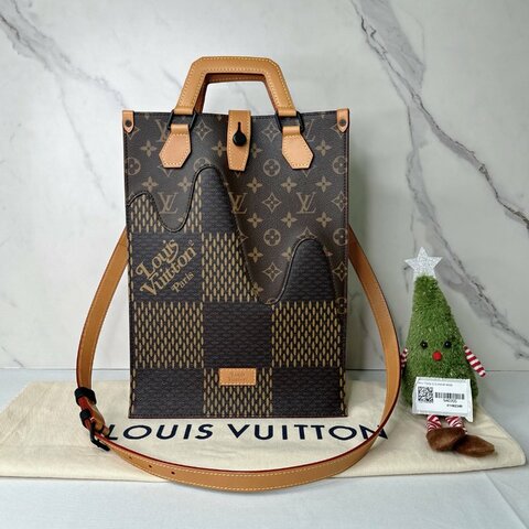 LV Nigo聯名款直立托特包