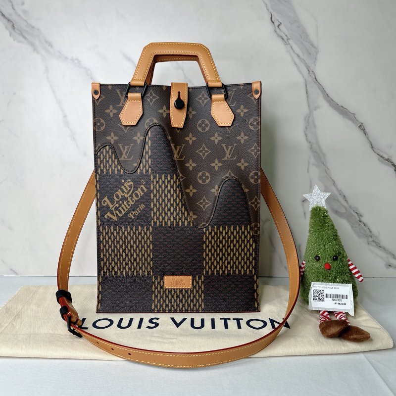 LV Nigo聯名款直立托特包-0