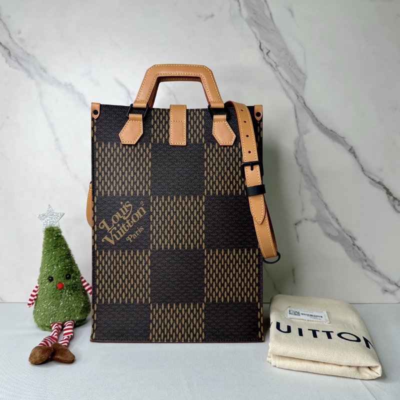 LV Nigo聯名款直立托特包-1