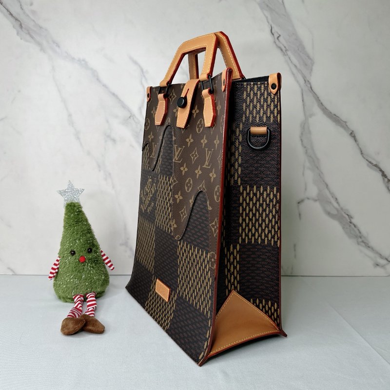 LV Nigo聯名款直立托特包-2