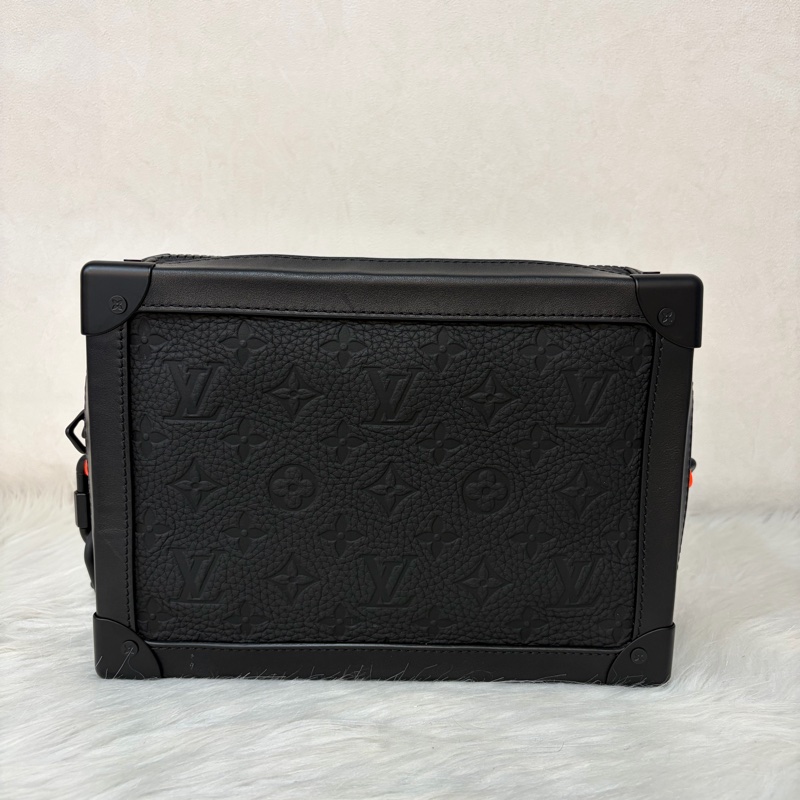 LV M53288 Soft Trunk黑色 壓紋 牛皮 軟箱 皮革 方箱 斜背包-1