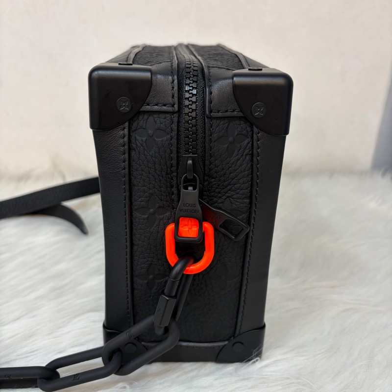 LV M53288 Soft Trunk黑色 壓紋 牛皮 軟箱 皮革 方箱 斜背包-2