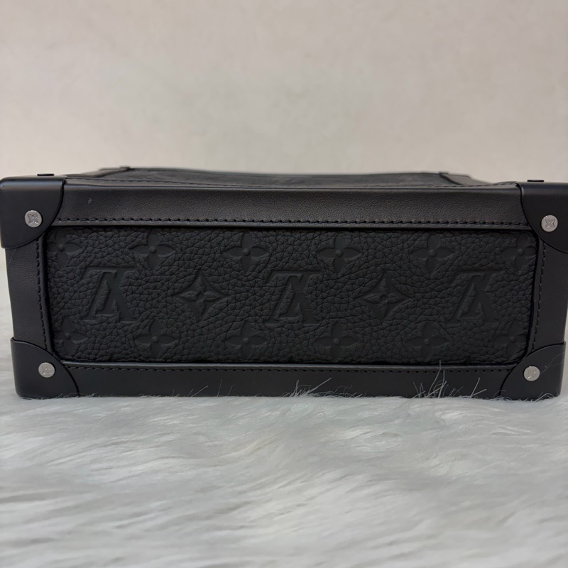 LV M53288 Soft Trunk黑色 壓紋 牛皮 軟箱 皮革 方箱 斜背包-5