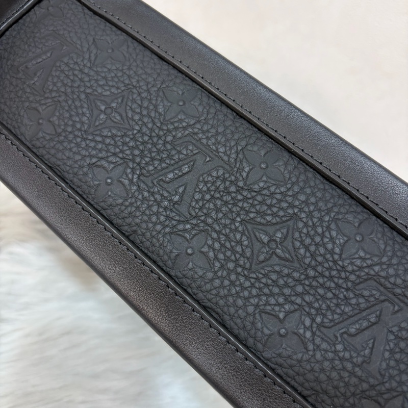 LV M53288 Soft Trunk黑色 壓紋 牛皮 軟箱 皮革 方箱 斜背包-6
