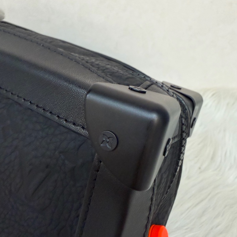 LV M53288 Soft Trunk黑色 壓紋 牛皮 軟箱 皮革 方箱 斜背包-10
