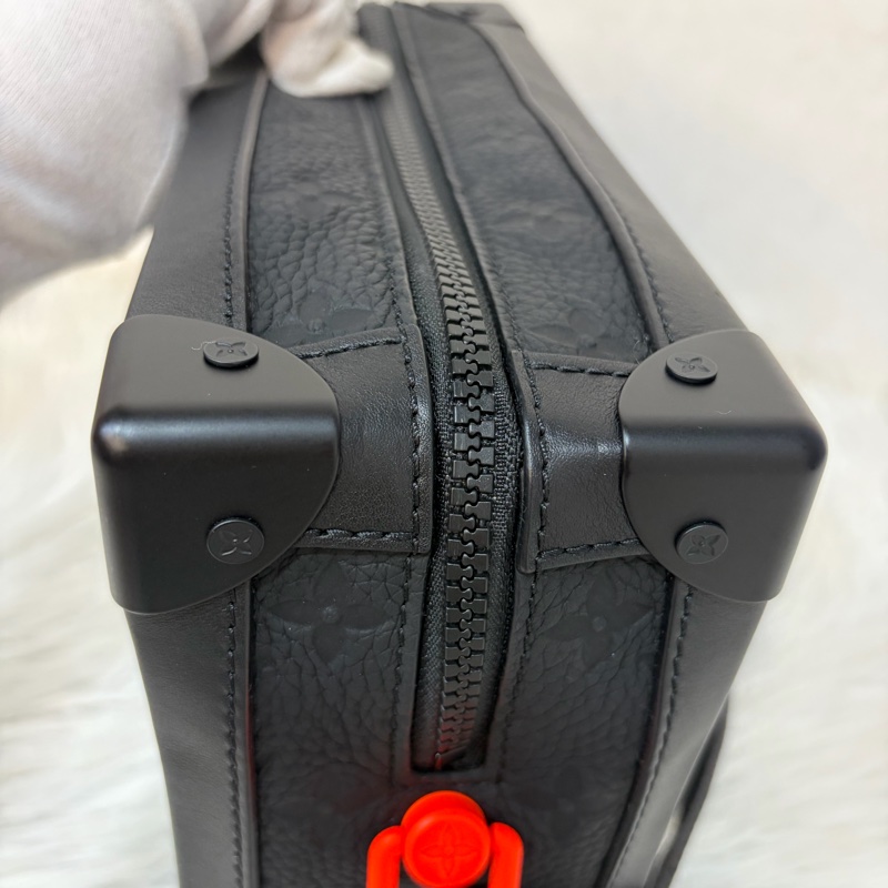 LV M53288 Soft Trunk黑色 壓紋 牛皮 軟箱 皮革 方箱 斜背包-11