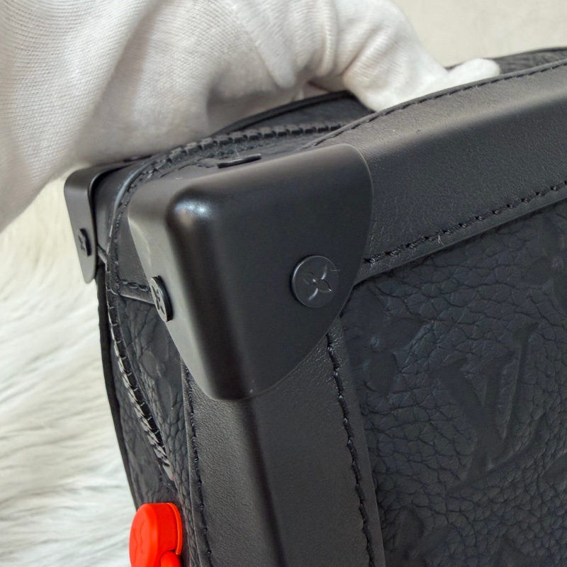 LV M53288 Soft Trunk黑色 壓紋 牛皮 軟箱 皮革 方箱 斜背包-12