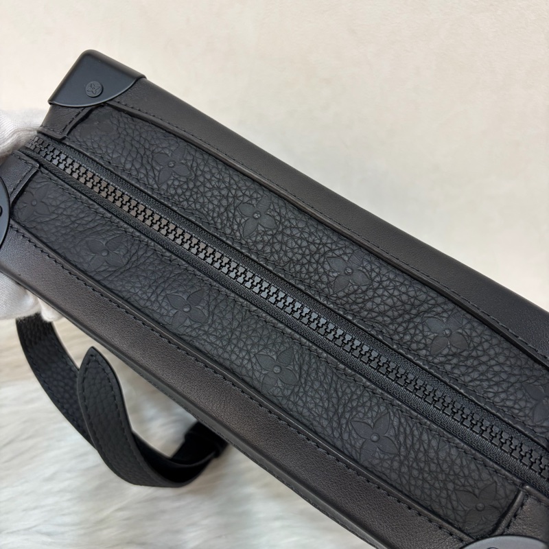 LV M53288 Soft Trunk黑色 壓紋 牛皮 軟箱 皮革 方箱 斜背包-13