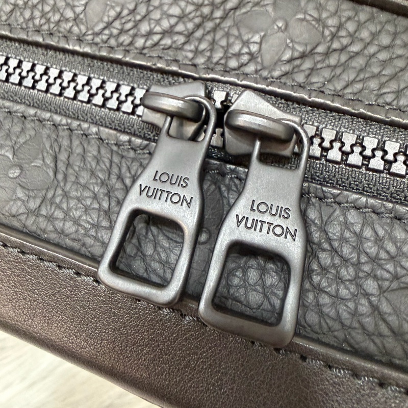 LV M53288 Soft Trunk黑色 壓紋 牛皮 軟箱 皮革 方箱 斜背包-19