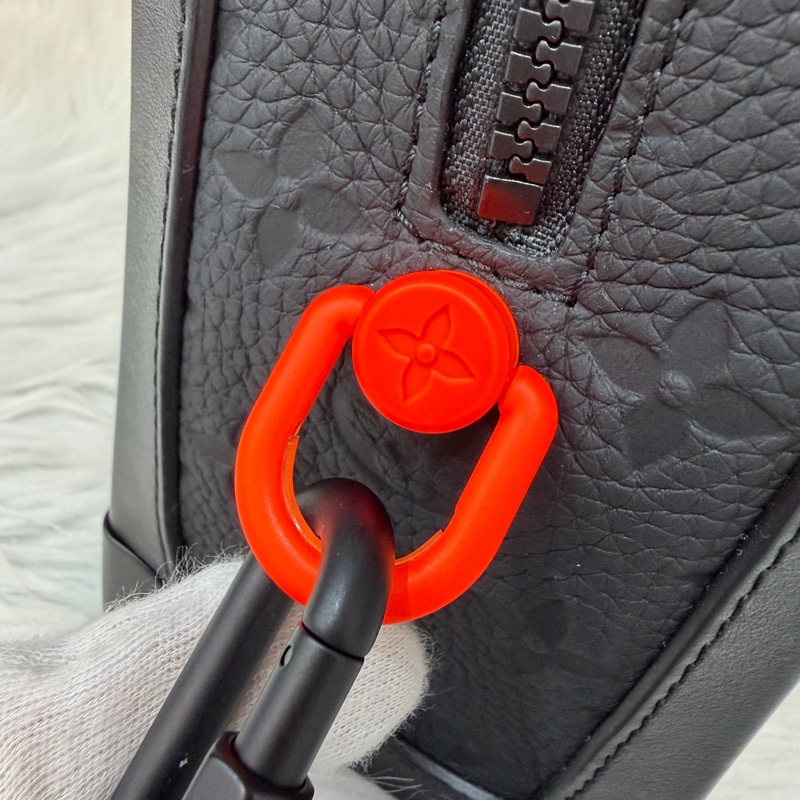 LV M53288 Soft Trunk黑色 壓紋 牛皮 軟箱 皮革 方箱 斜背包-22