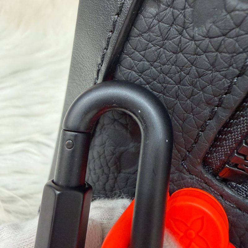 LV M53288 Soft Trunk黑色 壓紋 牛皮 軟箱 皮革 方箱 斜背包-23