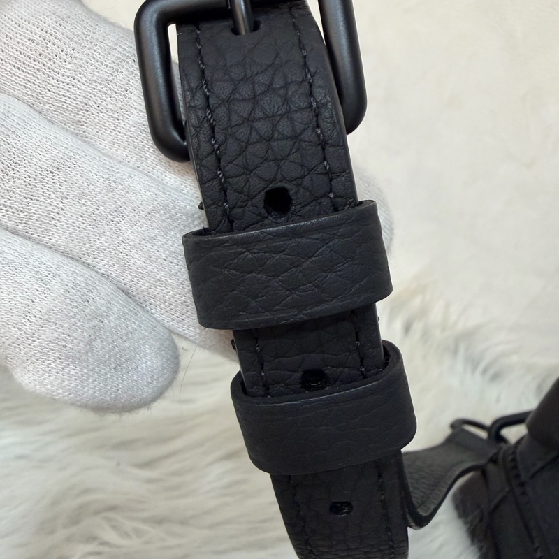 LV M53288 Soft Trunk黑色 壓紋 牛皮 軟箱 皮革 方箱 斜背包-32