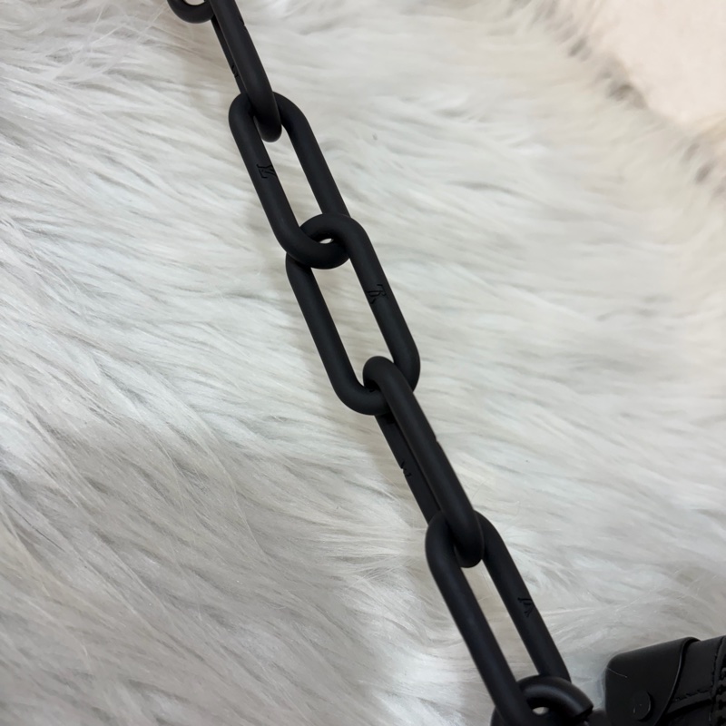 LV M53288 Soft Trunk黑色 壓紋 牛皮 軟箱 皮革 方箱 斜背包-41