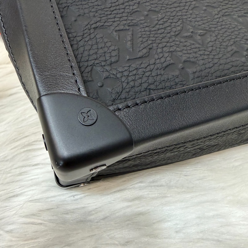 LV M53288 Soft Trunk黑色 壓紋 牛皮 軟箱 皮革 方箱 斜背包-61