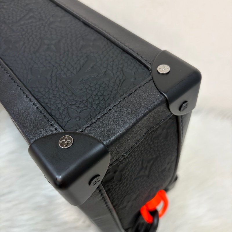 LV M53288 Soft Trunk黑色 壓紋 牛皮 軟箱 皮革 方箱 斜背包-65