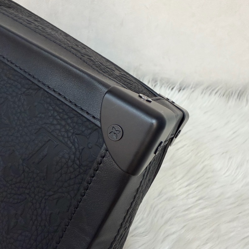 LV M53288 Soft Trunk黑色 壓紋 牛皮 軟箱 皮革 方箱 斜背包-66