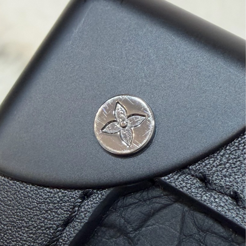 LV M53288 Soft Trunk黑色 壓紋 牛皮 軟箱 皮革 方箱 斜背包-71