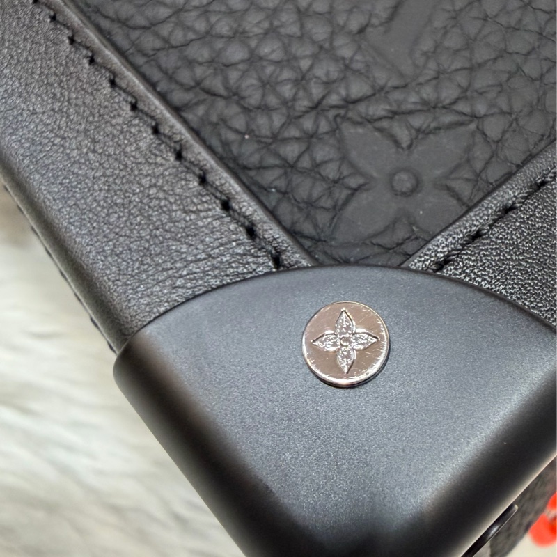 LV M53288 Soft Trunk黑色 壓紋 牛皮 軟箱 皮革 方箱 斜背包-74