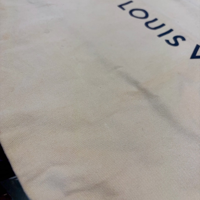 LV M53288 Soft Trunk黑色 壓紋 牛皮 軟箱 皮革 方箱 斜背包-11