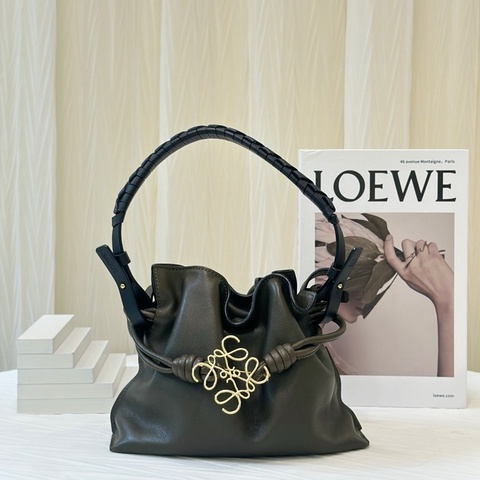 閒置新Loewe羅意威軍綠色福袋斜挎包