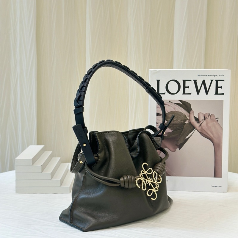 閒置新Loewe羅意威軍綠色福袋斜挎包-2