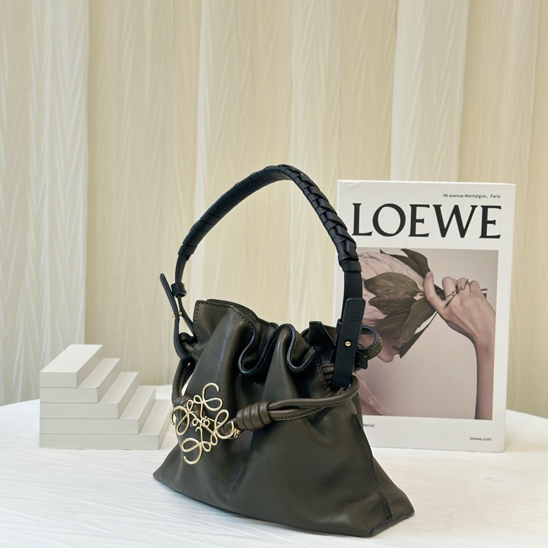 閒置新Loewe羅意威軍綠色福袋斜挎包-3