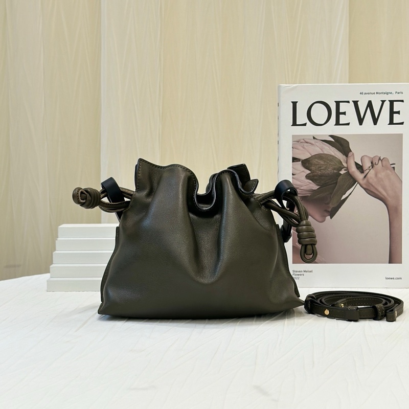 閒置新Loewe羅意威軍綠色福袋斜挎包-4