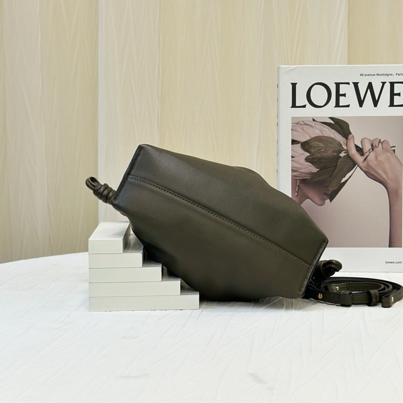 閒置新Loewe羅意威軍綠色福袋斜挎包-5