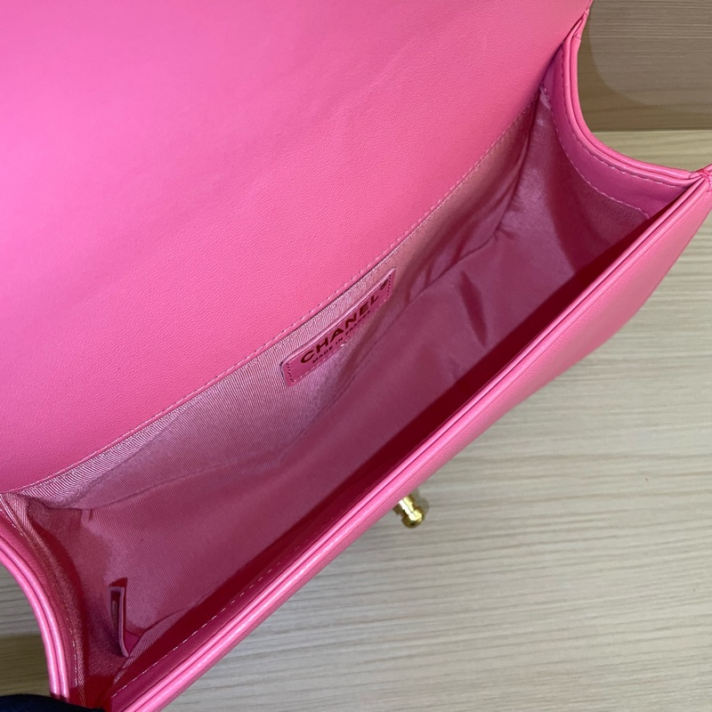 NO:D14 chanel 香奈儿  玫粉 LEBOY 2017年 23開 复古金扣 牛皮中號  單肩斜挎鏈條包 有塵袋 無卡無盒子尺寸底長25*高14*寬8*-11