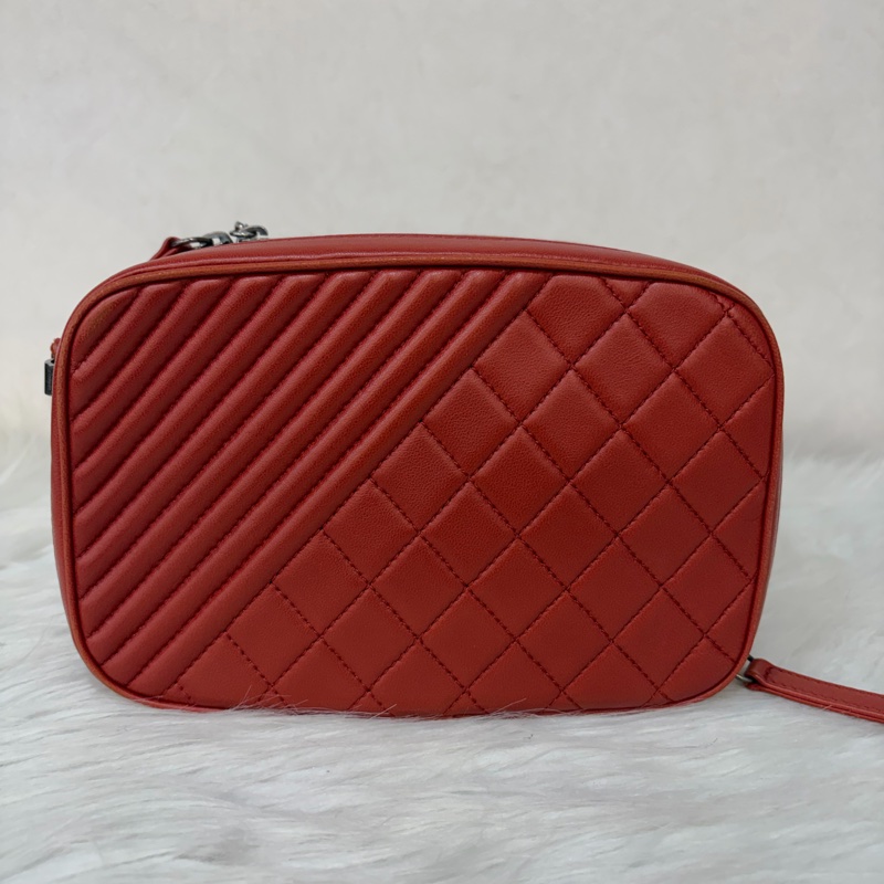 CHANEL BOY CAMERA COCO 19 紅色 暗紅 牛皮 復古銀鍊 相機包肩背包手機包斜背包拉鍊包-2