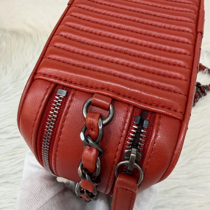 CHANEL BOY CAMERA COCO 19 紅色 暗紅 牛皮 復古銀鍊 相機包肩背包手機包斜背包拉鍊包-6