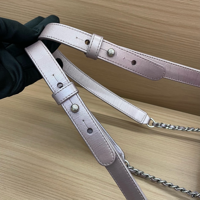 NO:D8 Chanel 雙肩包 珠光紫羊皮2018年 24開 超大容量绝绝紫 洋里洋气 又乖又美 翻开内里像一片山茶花宇宙星夜 实物阳光下细闪超美有塵袋 無卡無盒子尺寸27*29-11