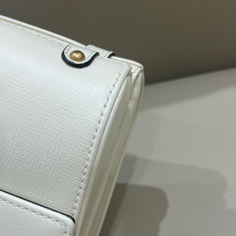 Valentino華倫天奴Stud Sign白金單肩斜挎包-8