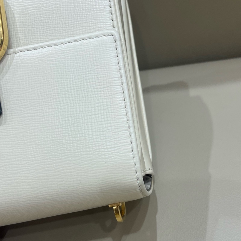 Valentino華倫天奴Stud Sign白金單肩斜挎包-9