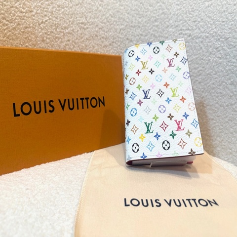 LV X TM白三彩passport holder