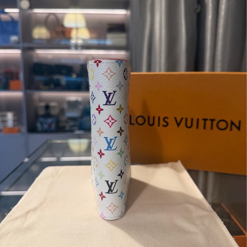 LV X TM白三彩passport holder-3