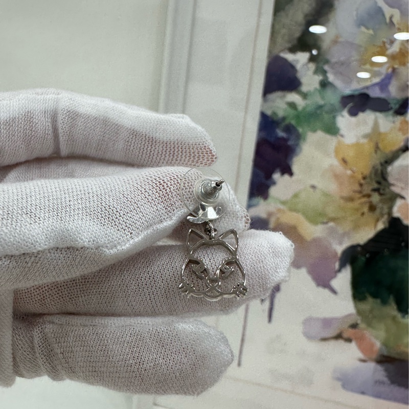 Chanel香奈兒雙C貓咪耳環,銀色,鏤空貓頭設計-2