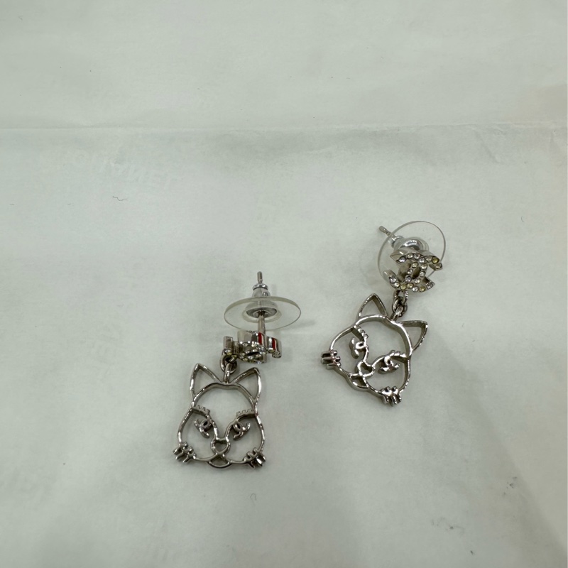 Chanel香奈兒雙C貓咪耳環,銀色,鏤空貓頭設計-3