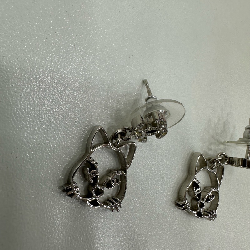 Chanel香奈兒雙C貓咪耳環,銀色,鏤空貓頭設計-4