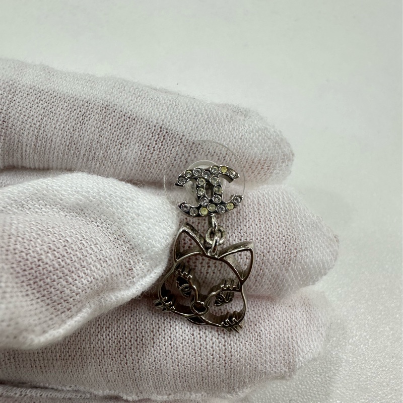 Chanel香奈兒雙C貓咪耳環,銀色,鏤空貓頭設計-5