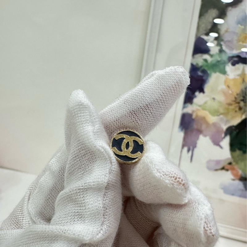 Chanel香奈兒 黑金雙C琺瑯紐扣耳釘-1