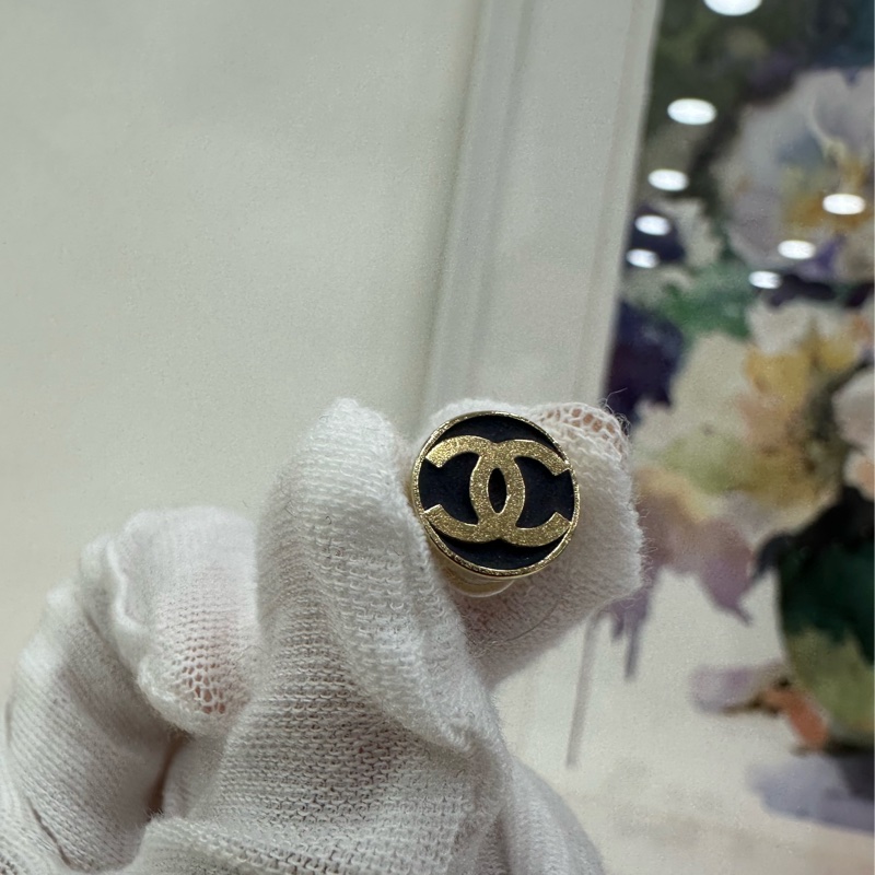 Chanel香奈兒 黑金雙C琺瑯紐扣耳釘-3