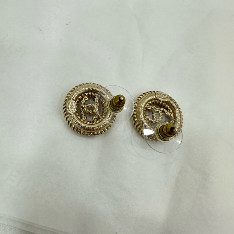 Chanel經典雙C鏤空背扣耳環-2