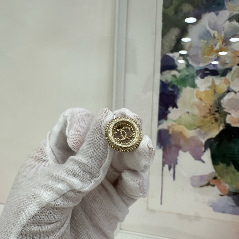 Chanel經典雙C鏤空背扣耳環-3