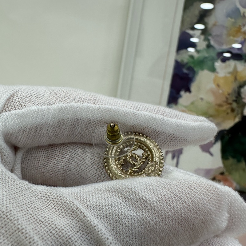 Chanel經典雙C鏤空背扣耳環-4