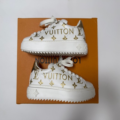 Lv Time Out浮雕壓印板鞋 路易威登休閒鞋 白色 35.5碼