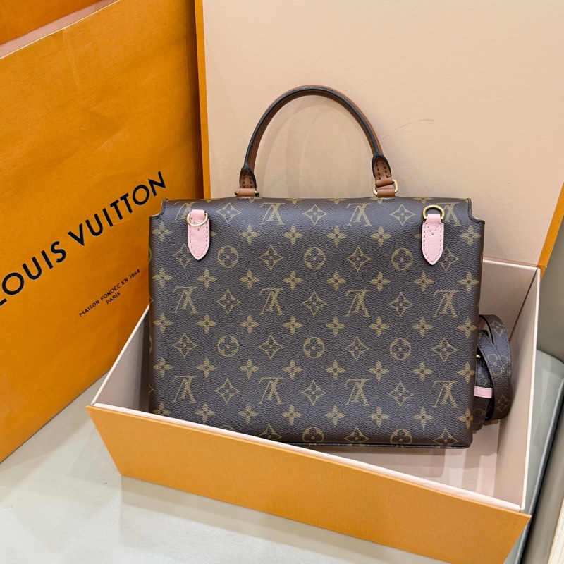 LV老花拼粉色锁头邮差包-2